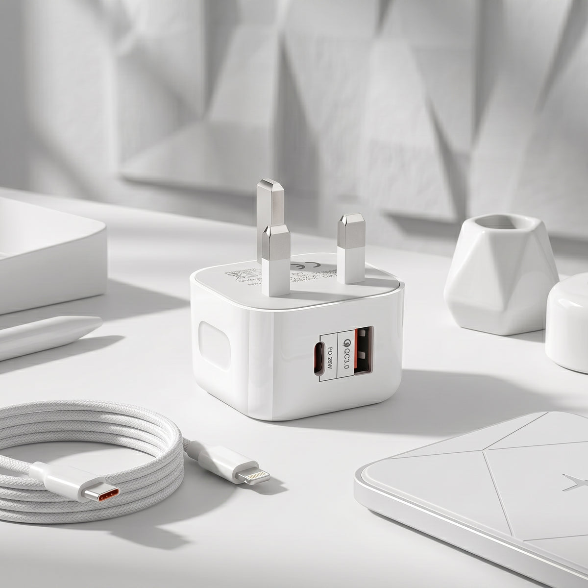 FONZY 20W UK Fast Charger Adapter with Type-C / Lightning Cable - Dual Port PD 20W & QC 3.0