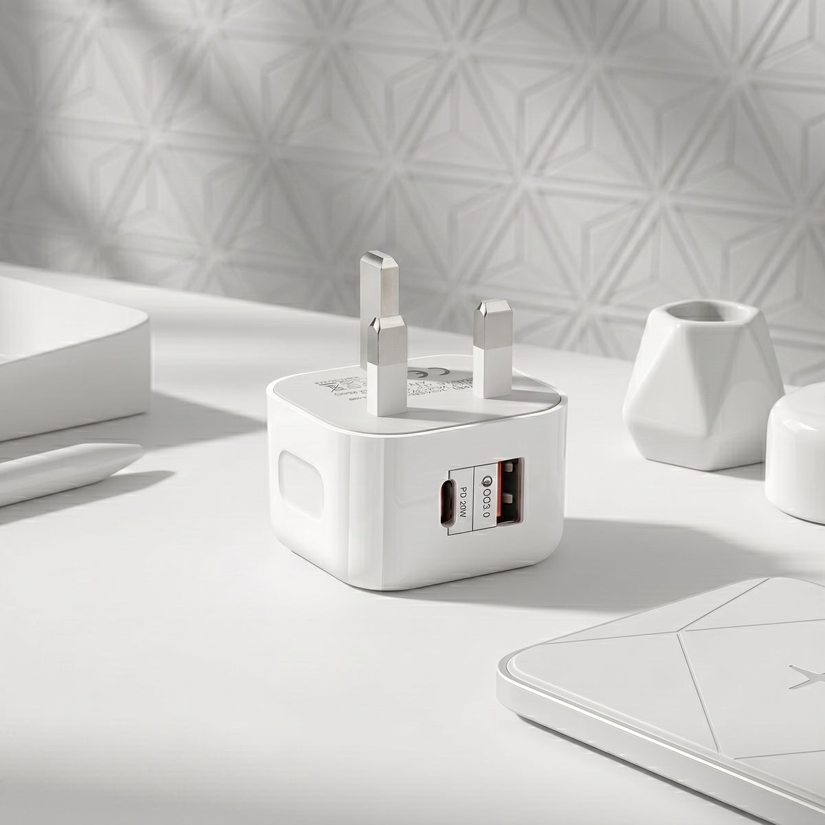 FONZY 20W UK Fast Charger Adapter with Type-C / Lightning Cable - Dual Port PD 20W & QC 3.0